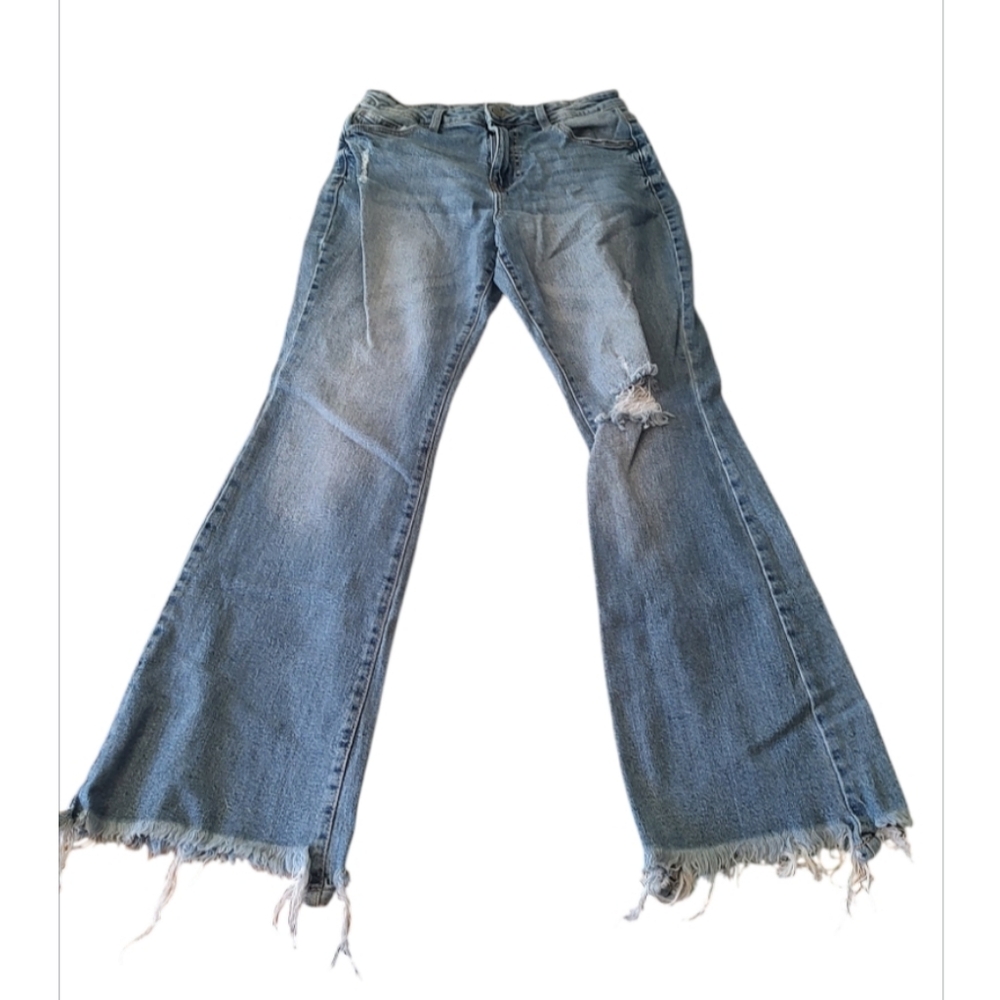 No Boundaries Juniors Size 7 Distressed Flare Jeans Gently Used